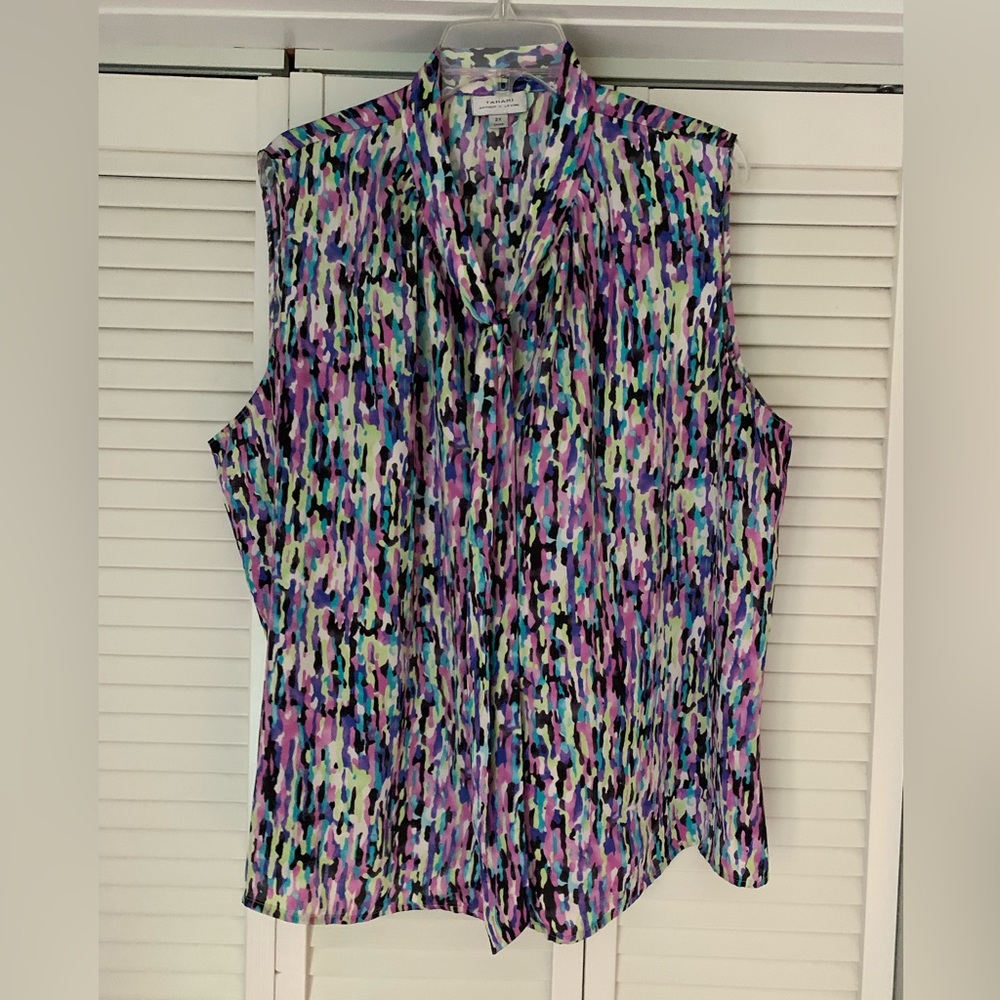 Tahari Arthur S. Levine sleeveless blouse